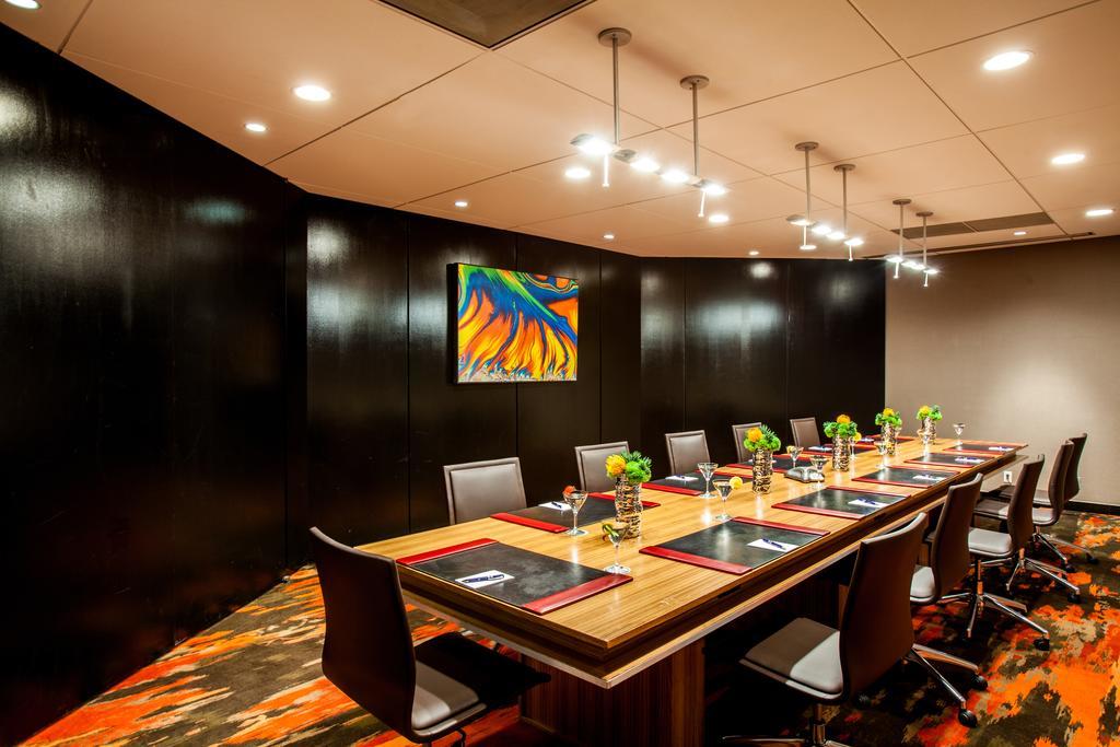 Hotel Derek Houston Galleria Bagian luar foto